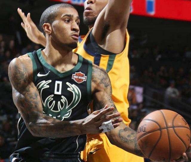 場上奔跑 場上奔跑